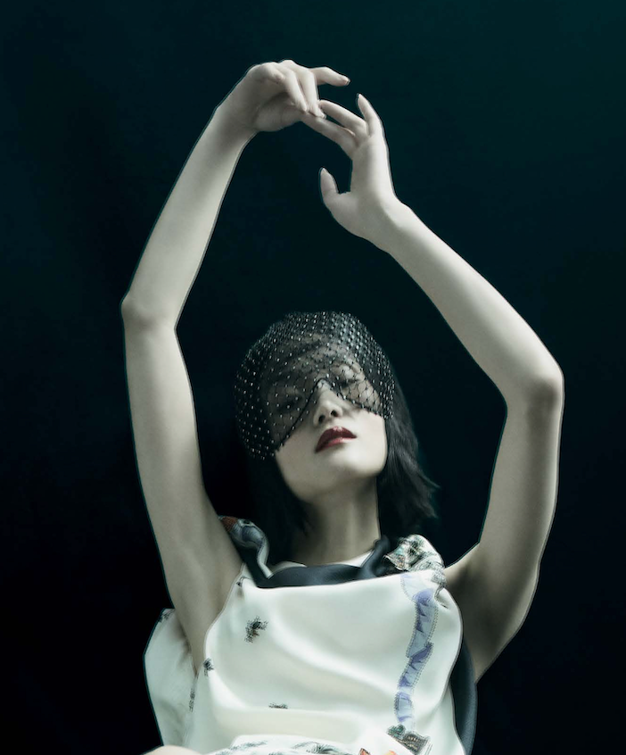 V MAGAZINE x MERVE BAYINDIR