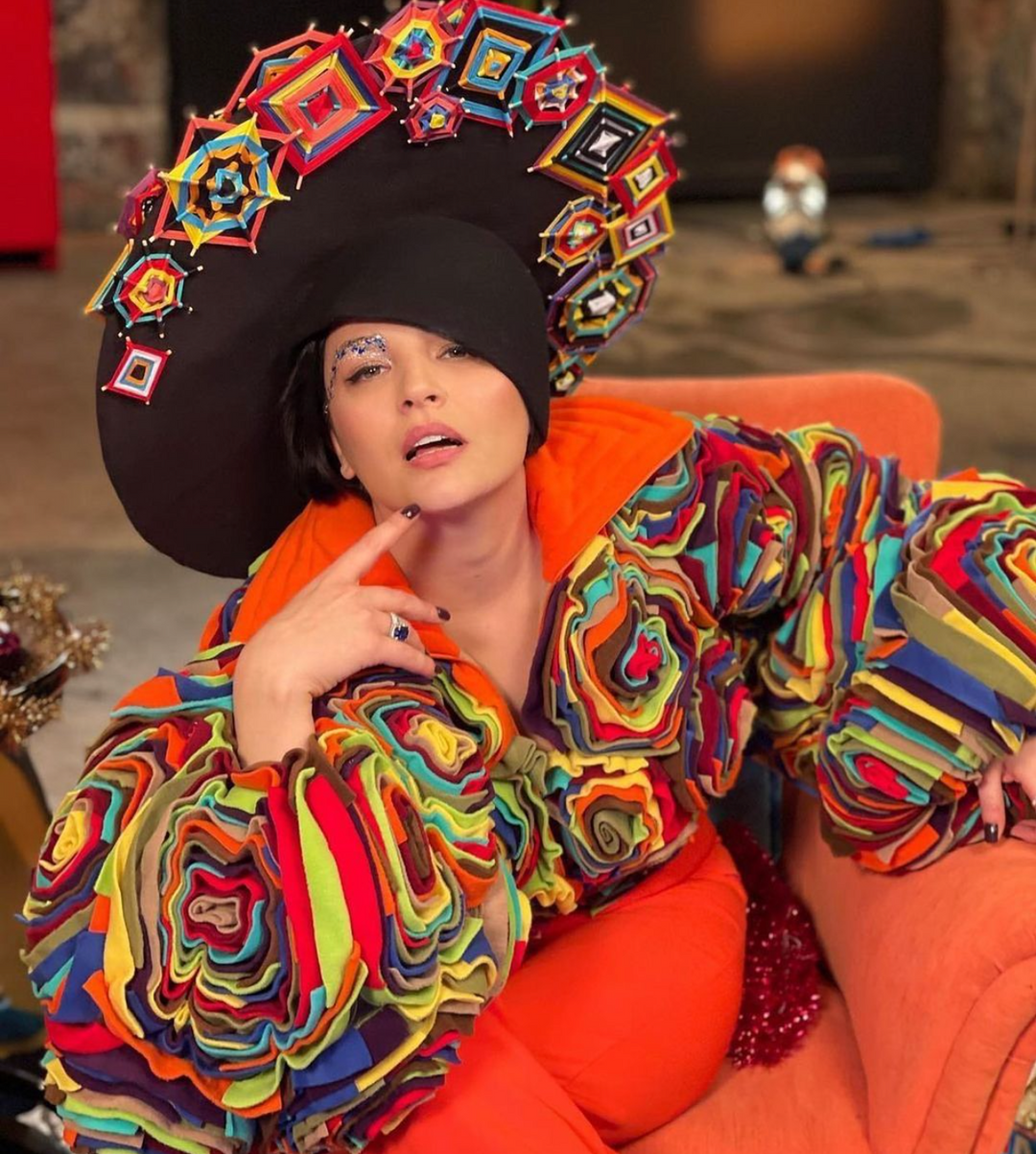 Gonca Vuslateri Wearing